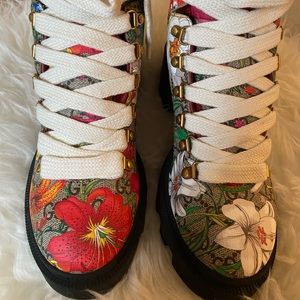 Gucci GG Supreme Flora Lace Up Combat Ankle Booties - 38